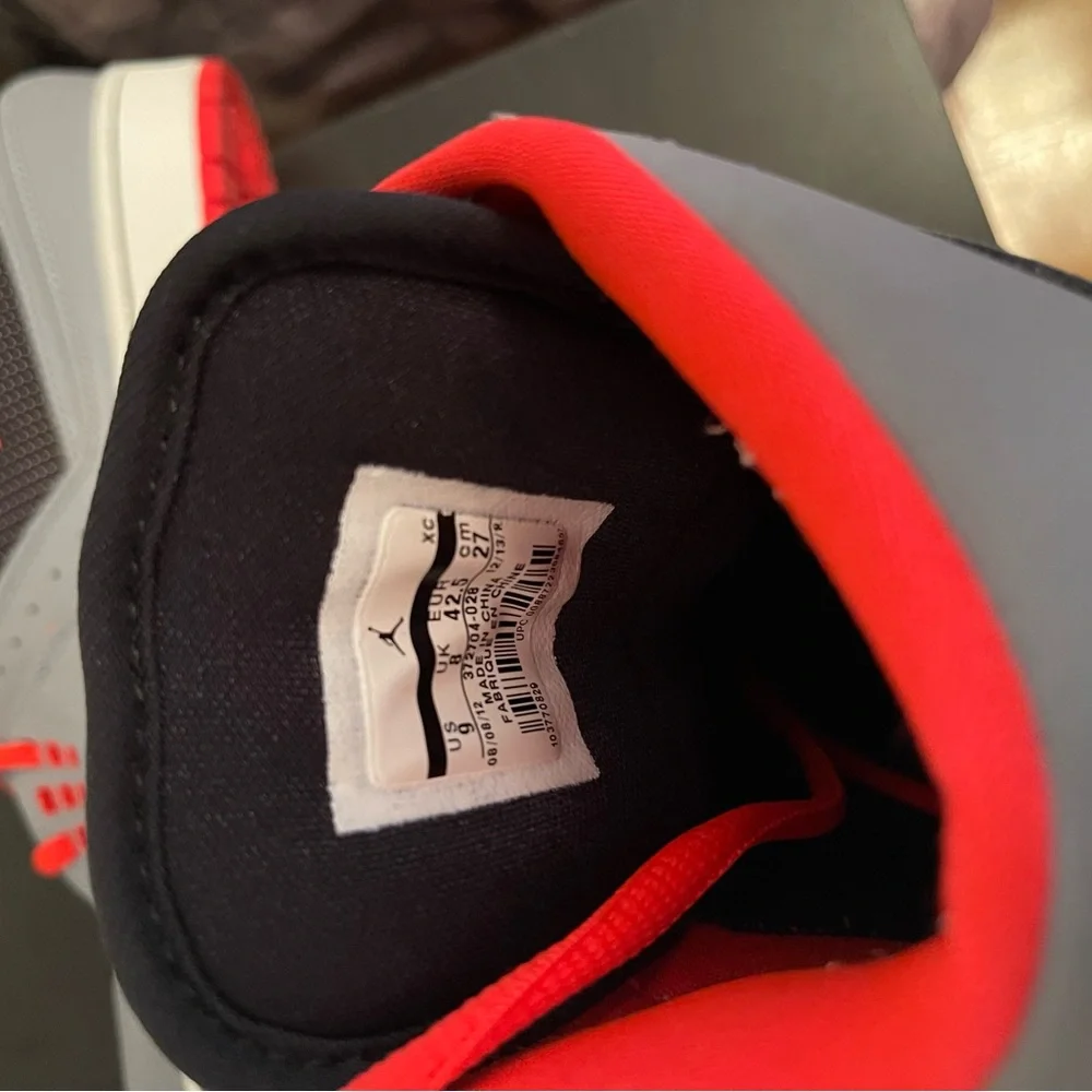 Selling almost new Jordan’s worn couple handful of times condition check photos - Picture 4 of 4